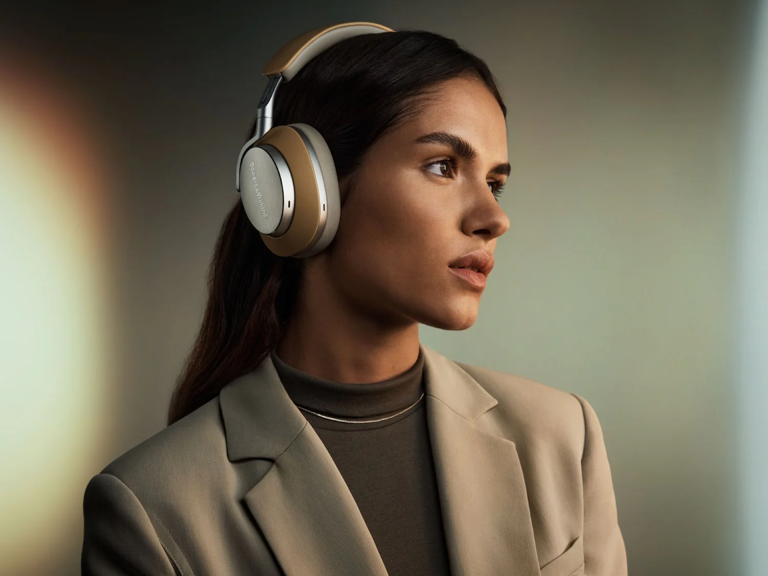 Bowers & Wilkins Px8: Premium Noise-Canceling Headphones with High-Resolution Audio - Image 15