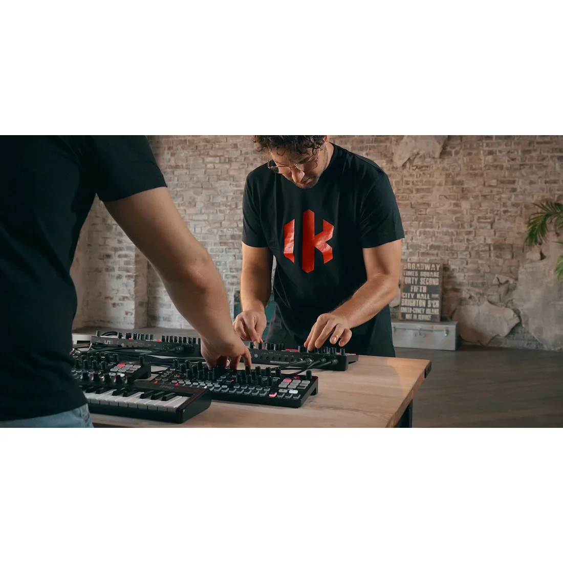 IK Multimedia UNO Synth PRO X Paraphonic Analog Synthesizer (1143262) - Image 23