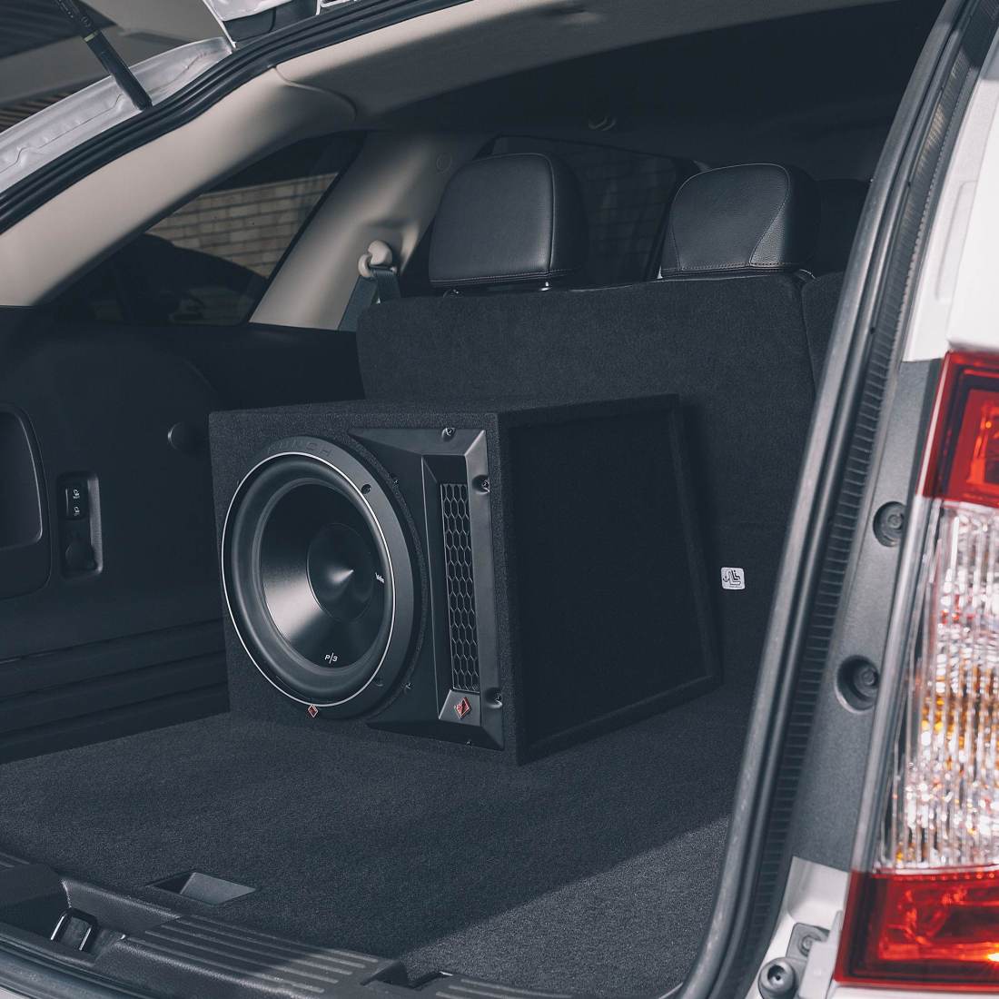 Rockford Fosgate P3-1X12 Punch Single P3 12" Loaded Enclosure with Subwoofer (P31X12) - Image 9