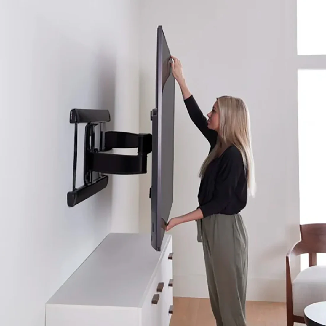 Sanus VXF730-B2 Premium Full-Motion TV Wall Mount (VXF730B2) - Image 6